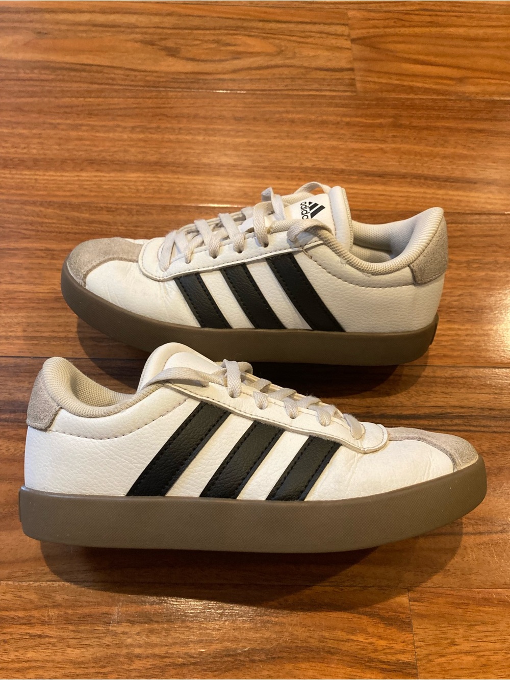 Adidas Kids White and Black Sneakers SZ 1.5 With Brown Sole